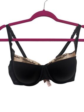 Victoria’s Secret Very Sexy lined balconette bra / logo trim. Size 36D. NWT!!!